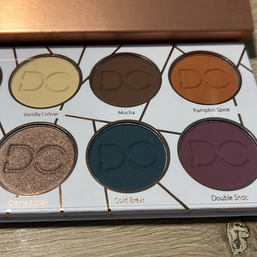 Dominique Cosmetics Latte Palette - Picture 3 of 5